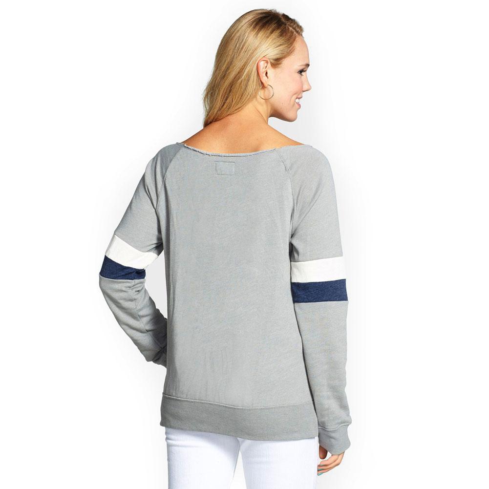 New York Yankees - Logo Deal Juniors Scoop Neck Pocket Sweatshirt Juniors Sweatshirts New York Yankees